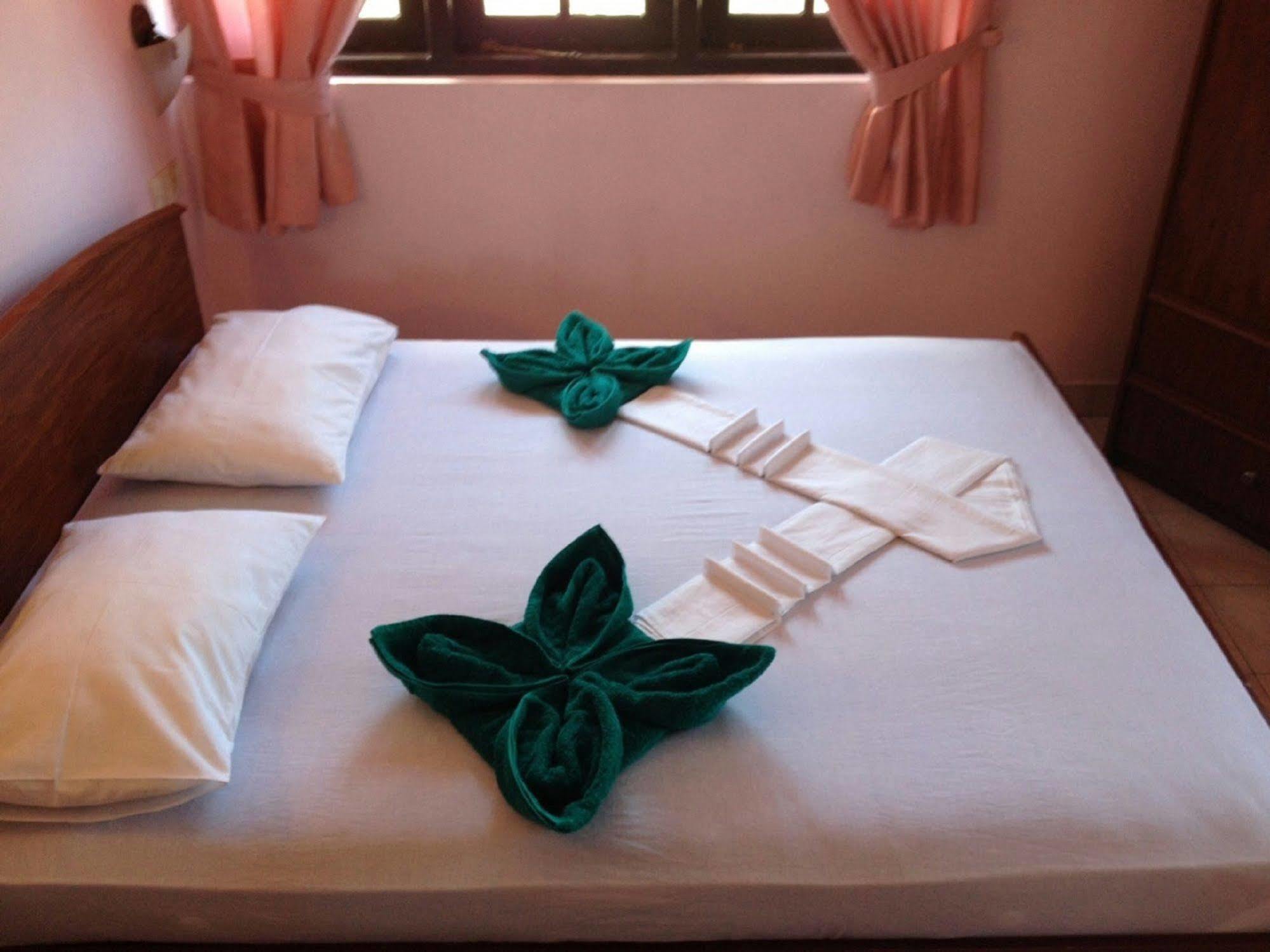 Hotel Red Rose Negombo Exterior photo