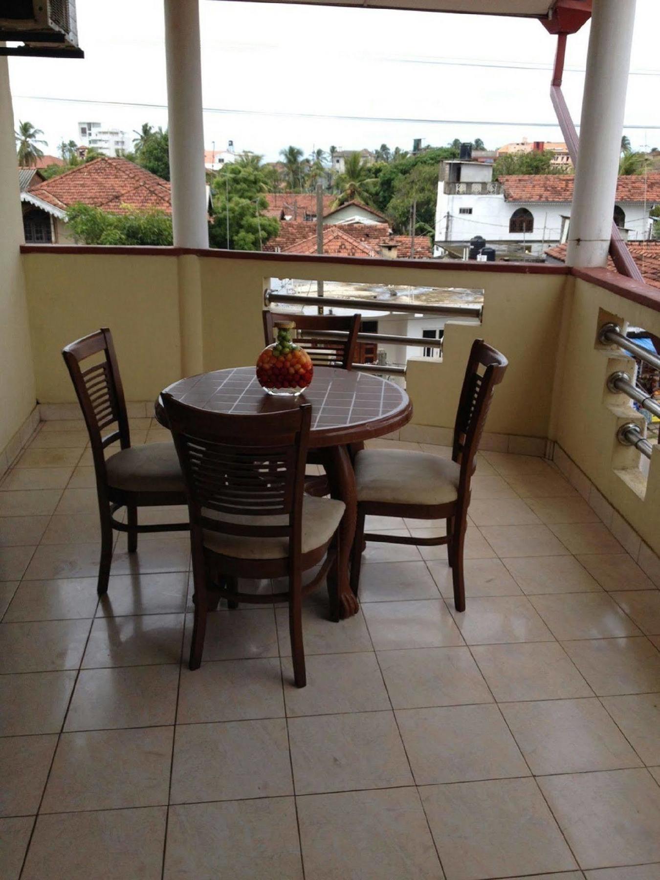 Hotel Red Rose Negombo Exterior photo